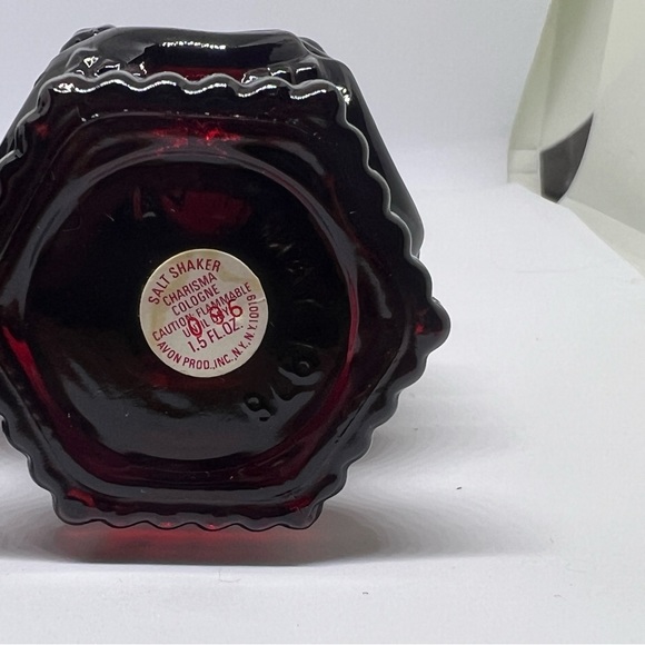 Avon Cape Cod Salt and Pepper Shaker Cologne Bottles. EUC - Picture 4 of 6